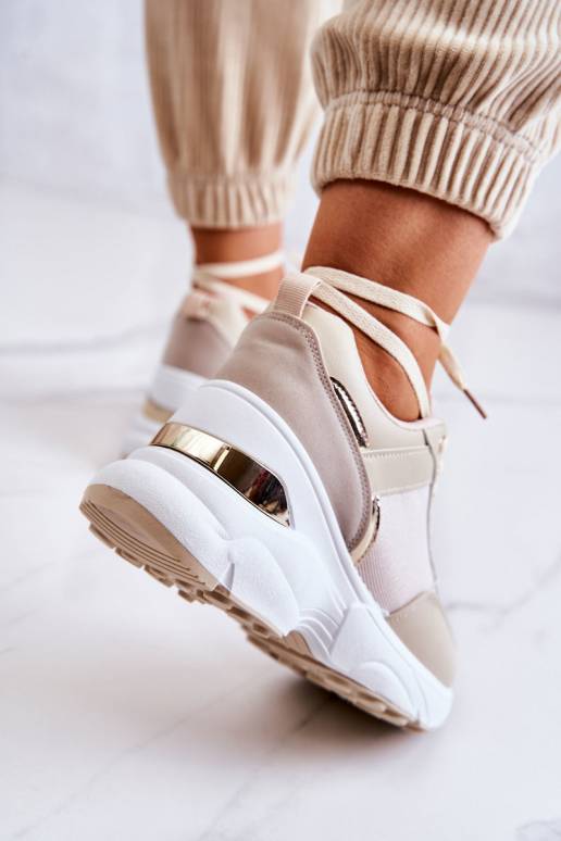 Läikivad jalatsid sportlikud jalatsid... Läikivad jalatsid sportlikud jalatsid...