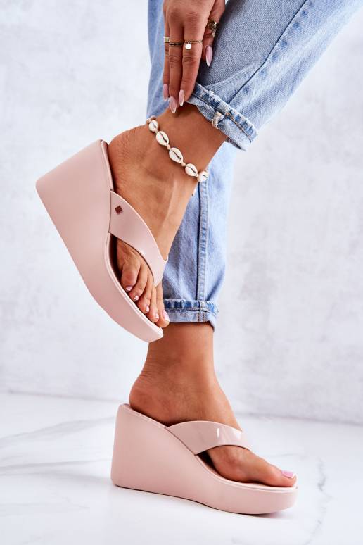 Plätud moodsad varbavahe sandaalid... Plätud moodsad varbavahe sandaalid...