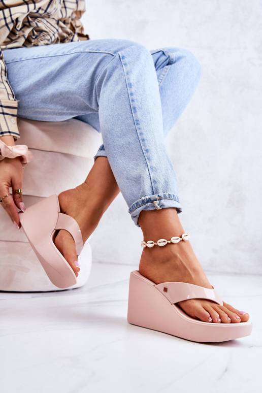 Plätud moodsad varbavahe sandaalid... Plätud moodsad varbavahe sandaalid...