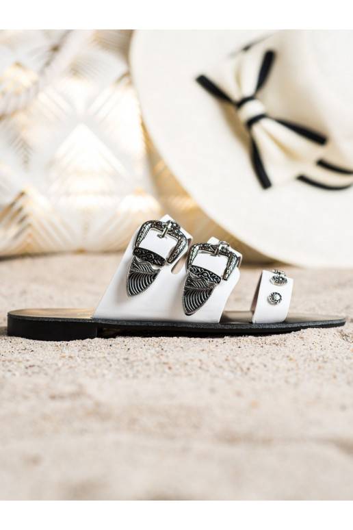 Stilingos šlepetės su sagtimis 