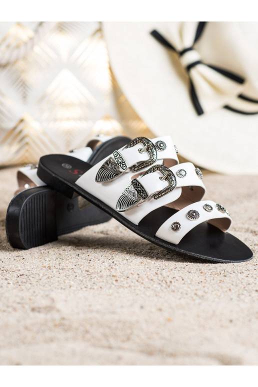 Stilingos šlepetės su sagtimis 