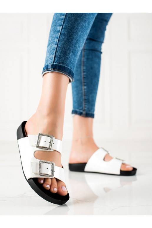 Baltos spalvos Šlepetės Z OZDOBNYMI SPRZĄCZKAMI 