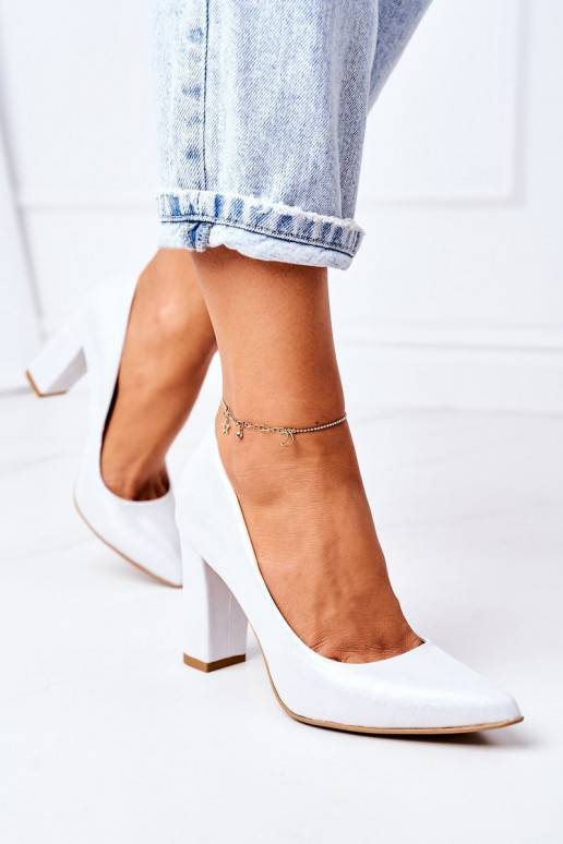 Satiinist kingad hõbedat värvi Satiinist kingad hõbedat värvi