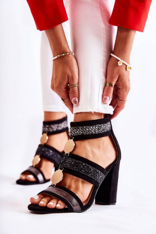 Naistesandaalid kõrge jämeda kontsaga... Naistesandaalid kõrge jämeda kontsaga...