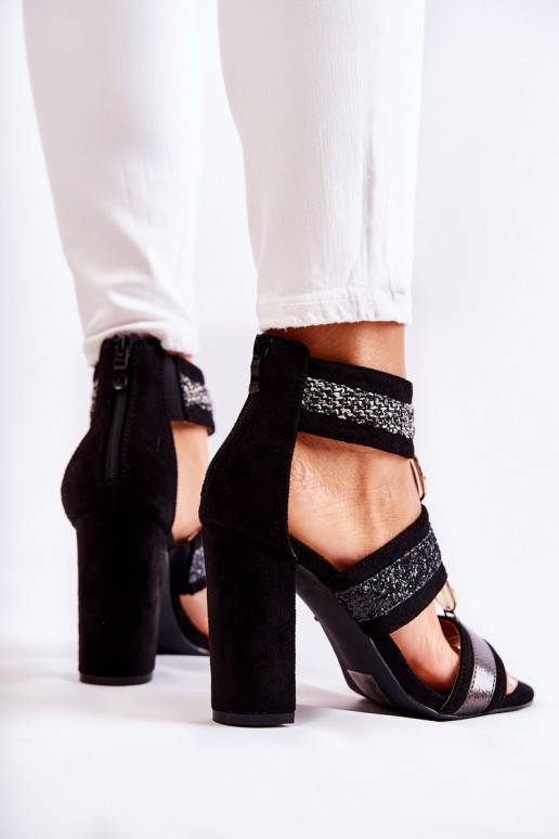 Naistesandaalid kõrge jämeda kontsaga... Naistesandaalid kõrge jämeda kontsaga...