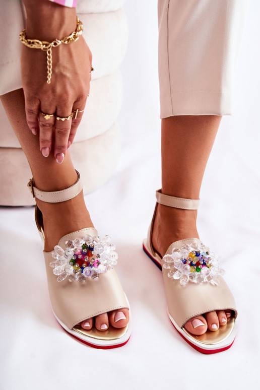 Sandaalid kaunistustega beeži värvi...