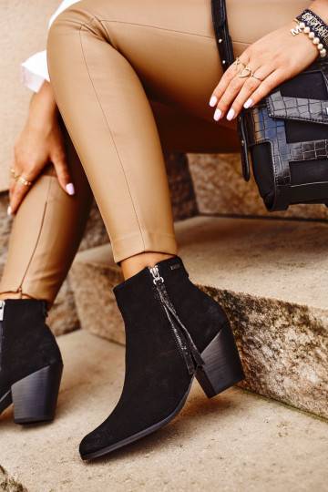 Černé kozačky na vysokém...