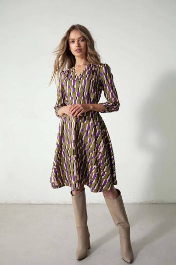 Stilingų raštų suknelė Makover