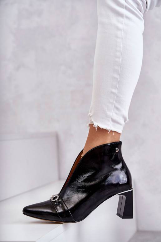 Kozačky na podpatku v černé barvě Kozačky na podpatku v černé barvě