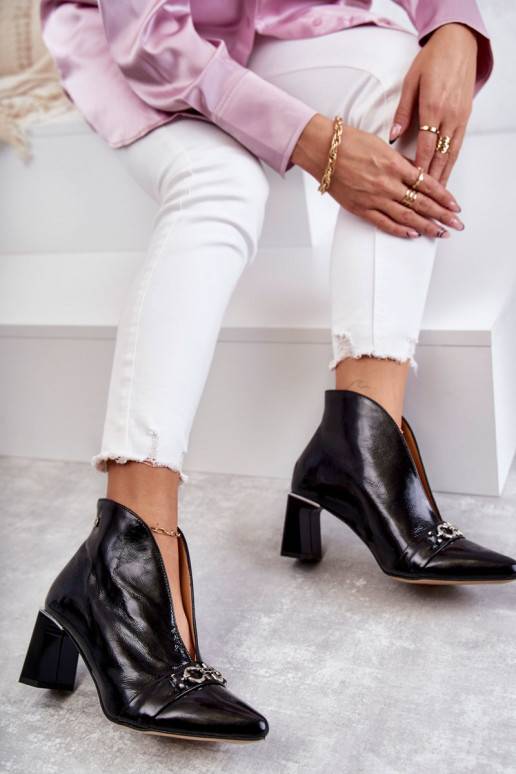 Kozačky na podpatku v černé barvě Kozačky na podpatku v černé barvě