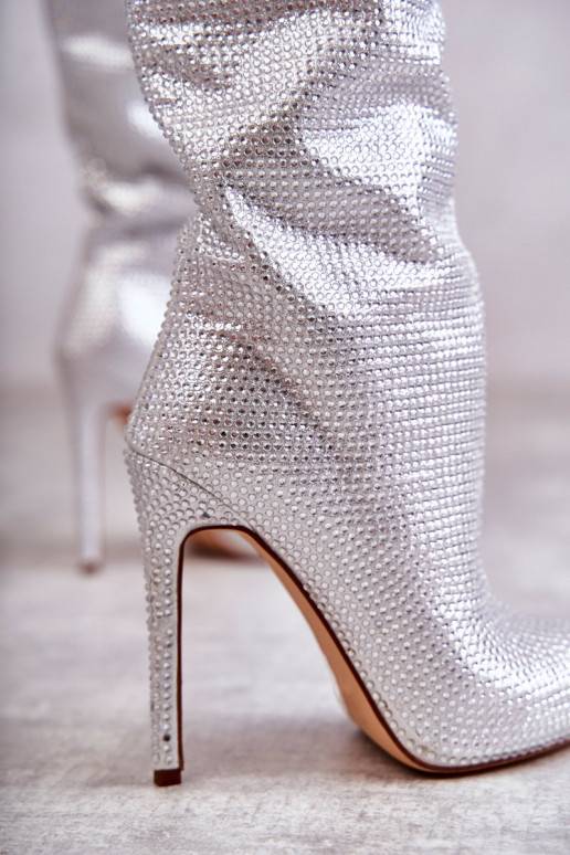 Dlouhé kozačky na tenkém podpatku... Dlouhé kozačky na tenkém podpatku...