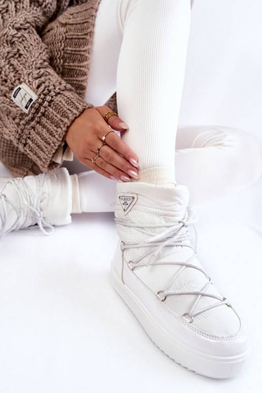 Sněhule s tkaničkami v bílé barvě... Sněhule s tkaničkami v bílé barvě...