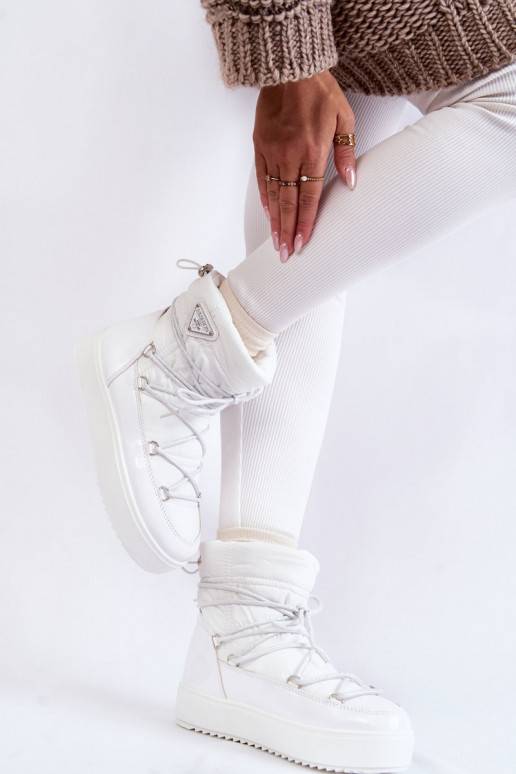 Sněhule s tkaničkami v bílé barvě... Sněhule s tkaničkami v bílé barvě...