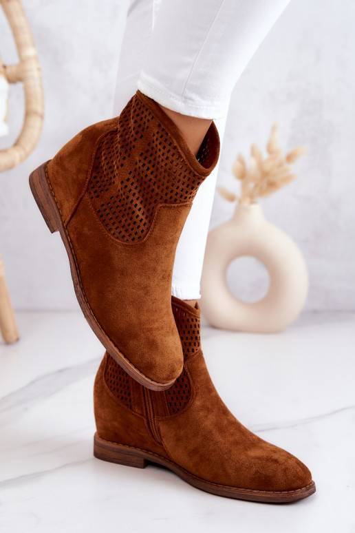 Hnědé semišové kozačky se skrytou... Hnědé semišové kozačky se skrytou...