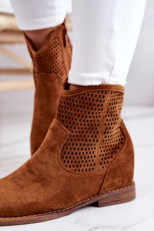 Hnědé semišové kozačky se skrytou... Hnědé semišové kozačky se skrytou...