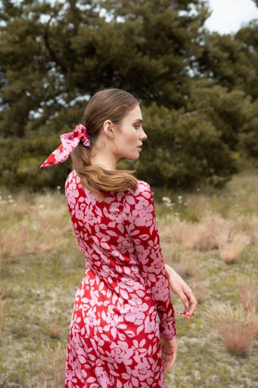 Šaty Makover s květinovým potiskem Šaty Makover s květinovým potiskem