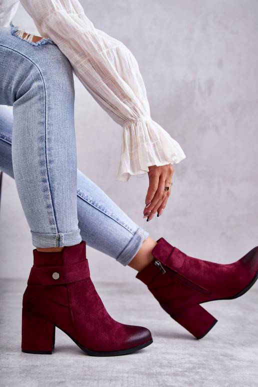 Červené semišové boty pro ženy Červené semišové boty pro ženy
