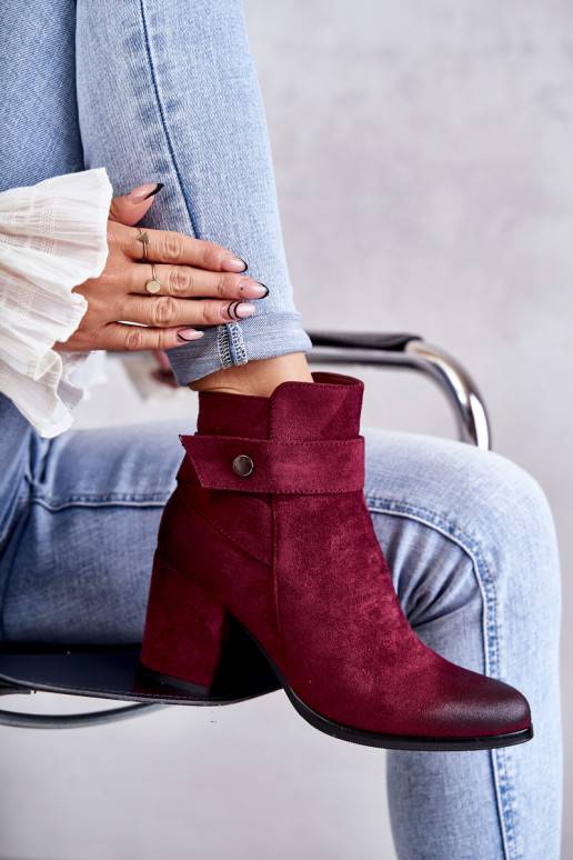 Červené semišové boty pro ženy Červené semišové boty pro ženy