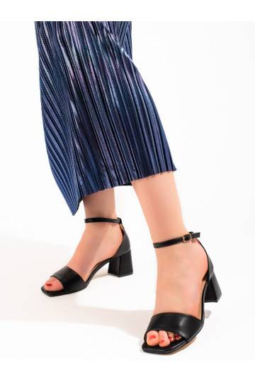 Klasické černé sandály Shelovet na nízkém podpatku 2