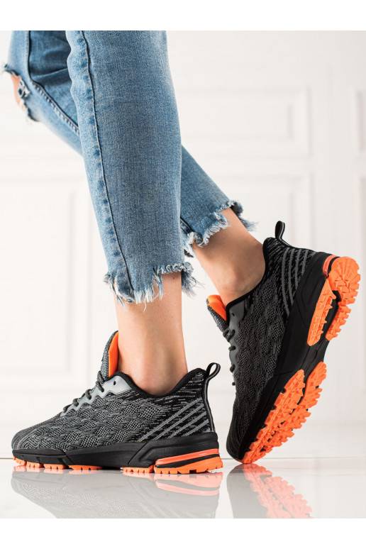 Pohodlné sportovní sneakersy DK