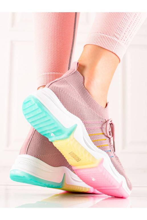 Sportovní boty na barevné platformě