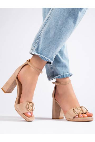Dámské béžové sandály na vysokém hrubém podpatku Vinceza 2