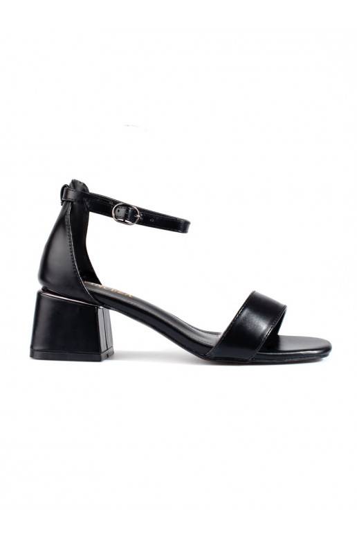 Černé klasické sandály na nízkém podpatku Vinceza