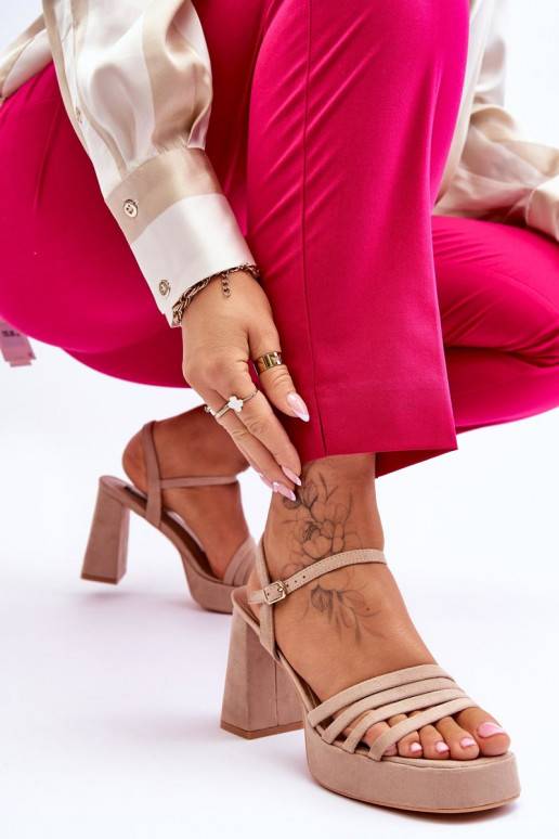 Semišové sandály na vysokém podpatku... Semišové sandály na vysokém podpatku...