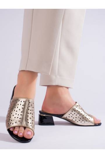 Dámské zlaté děrované sandály na nízkém podpatku Shelovet