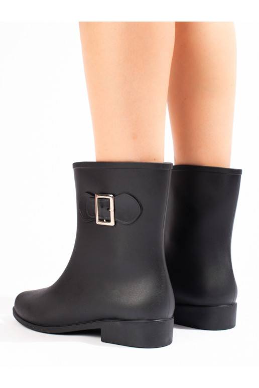 Černé holínky s přezkou