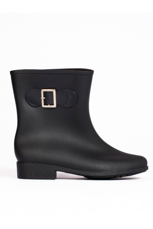 Černé holínky s přezkou