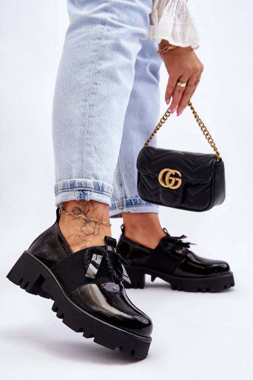 Černé lakované boty Keily s krásnými...