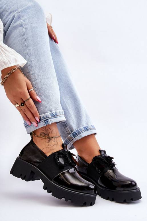 Černé lakované boty Keily s krásnými...