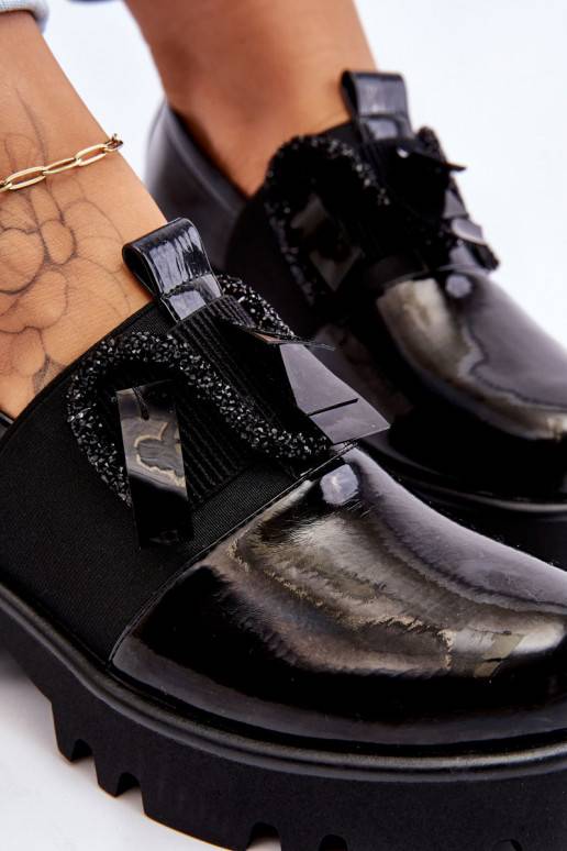 Černé lakované boty Keily s krásnými...