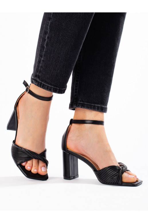 Černé sandály na podpatku