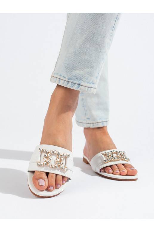 Dámské bílé pantofle s elegantní přezkou Shelovet