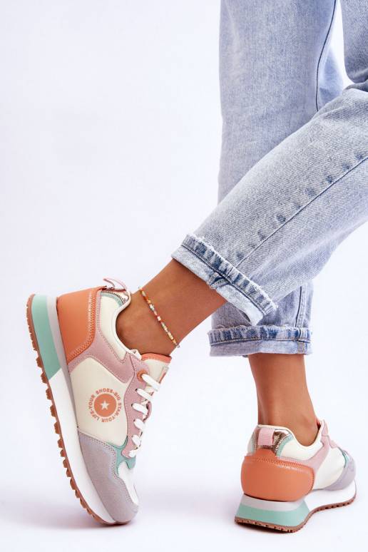 Tenisky model boty v různých barvách...