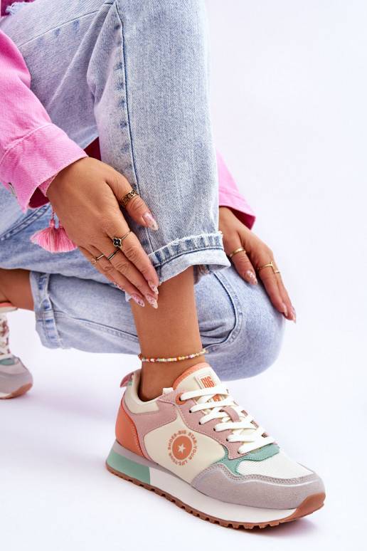 Tenisky model boty v různých barvách...