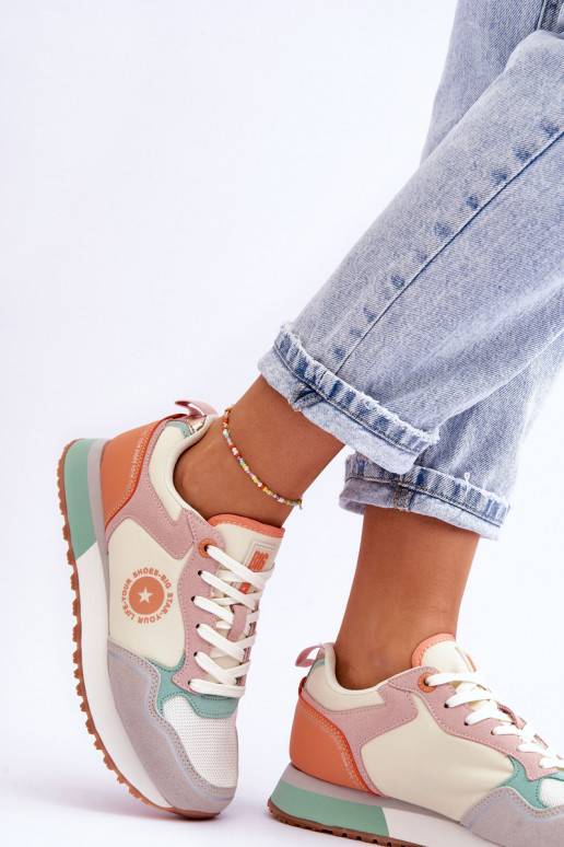 Tenisky model boty v různých barvách...