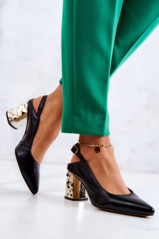 Černé kozačky se zlatou širokou... Černé kozačky se zlatou širokou...