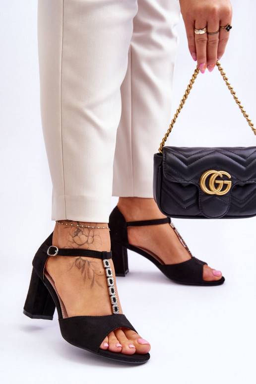 Sandály na vysokém podpatku vyrobené... Sandály na vysokém podpatku vyrobené...