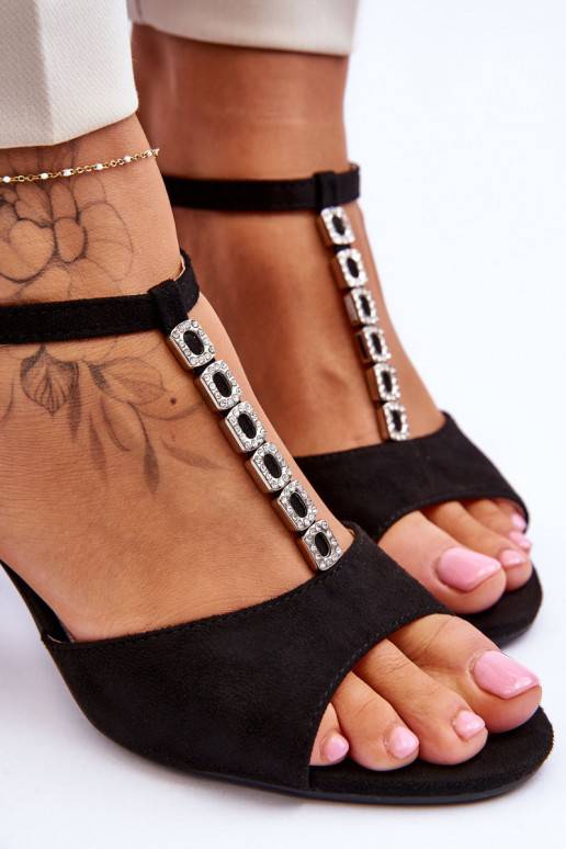 Sandály na vysokém podpatku vyrobené... Sandály na vysokém podpatku vyrobené...