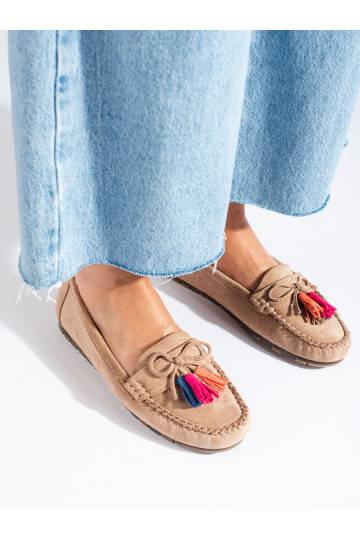 Světle béžové semišové mokasíny boho se střapci Shelovet 2