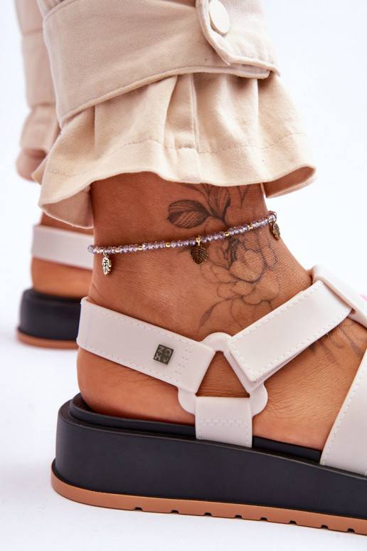 Sandály s lepicím zapníční v barvě... Sandály s lepicím zapníční v barvě...