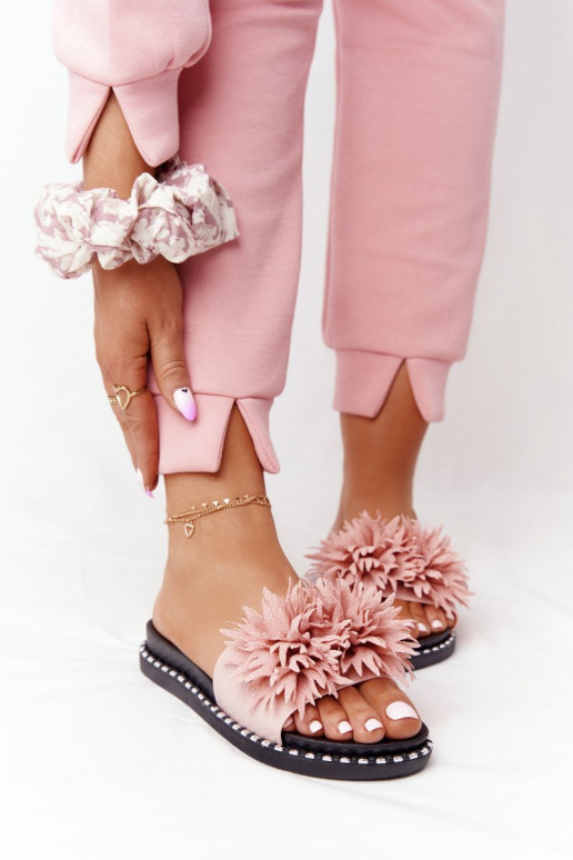 Růžové gumové pantofle s nýty Růžové gumové pantofle s nýty