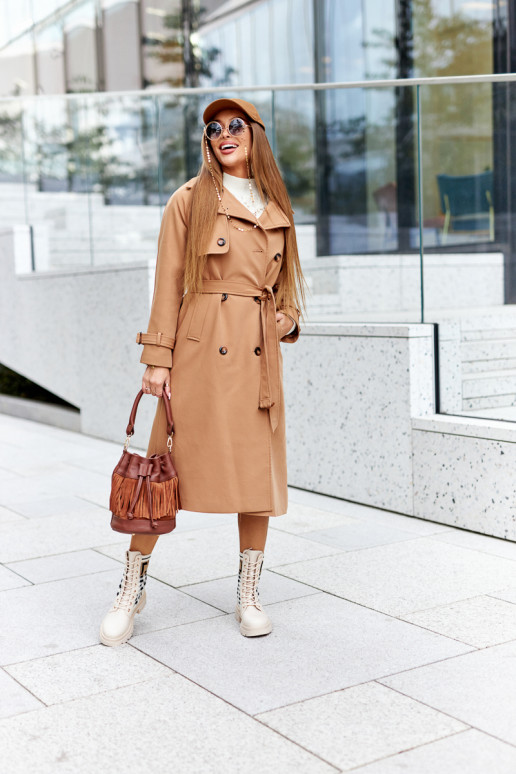 Béžové kozačky jsou vyrobeny z pružné... Béžové kozačky jsou vyrobeny z pružné...